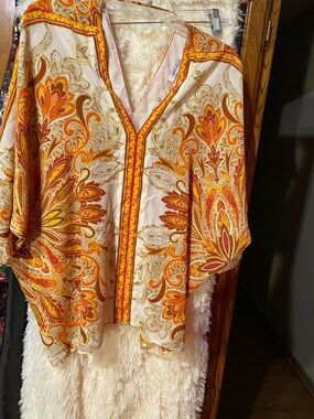 Women’s Rose & Olive Festive Floral Design Dolman Sleeve Blouse. Size L.